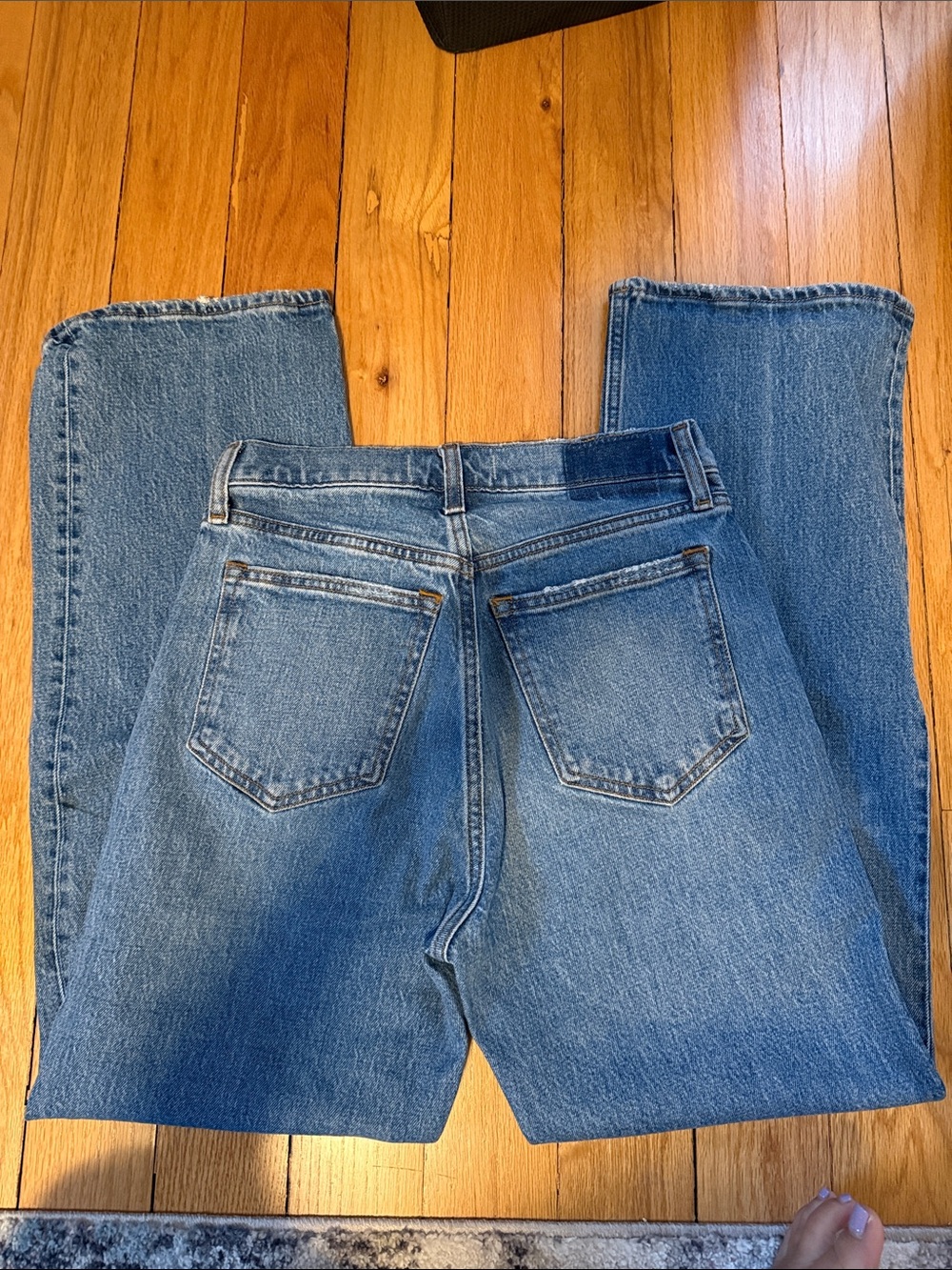 Abercrombie & Fitch Light Blue High-Rise Relaxed Jeans - Picture 3 of 4